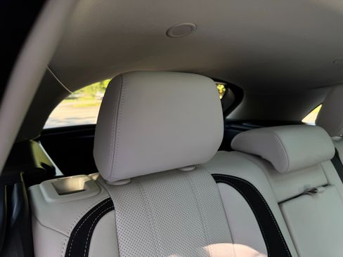 Used 2023 Land Rover Range Rover Velar R-Dynamic S image 38