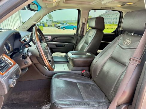 Used 2013 Cadillac Escalade ESV Platinum AWD/4WD image 11