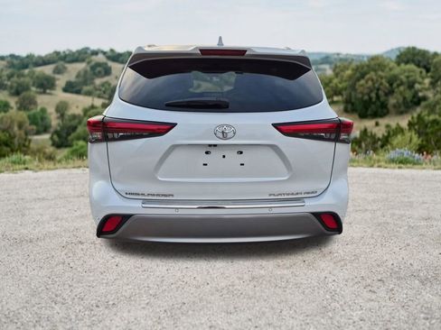 Used 2022 Toyota Highlander Platinum AWD/4WD image 9