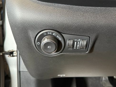 Used 2024 Jeep Compass Latitude image 17