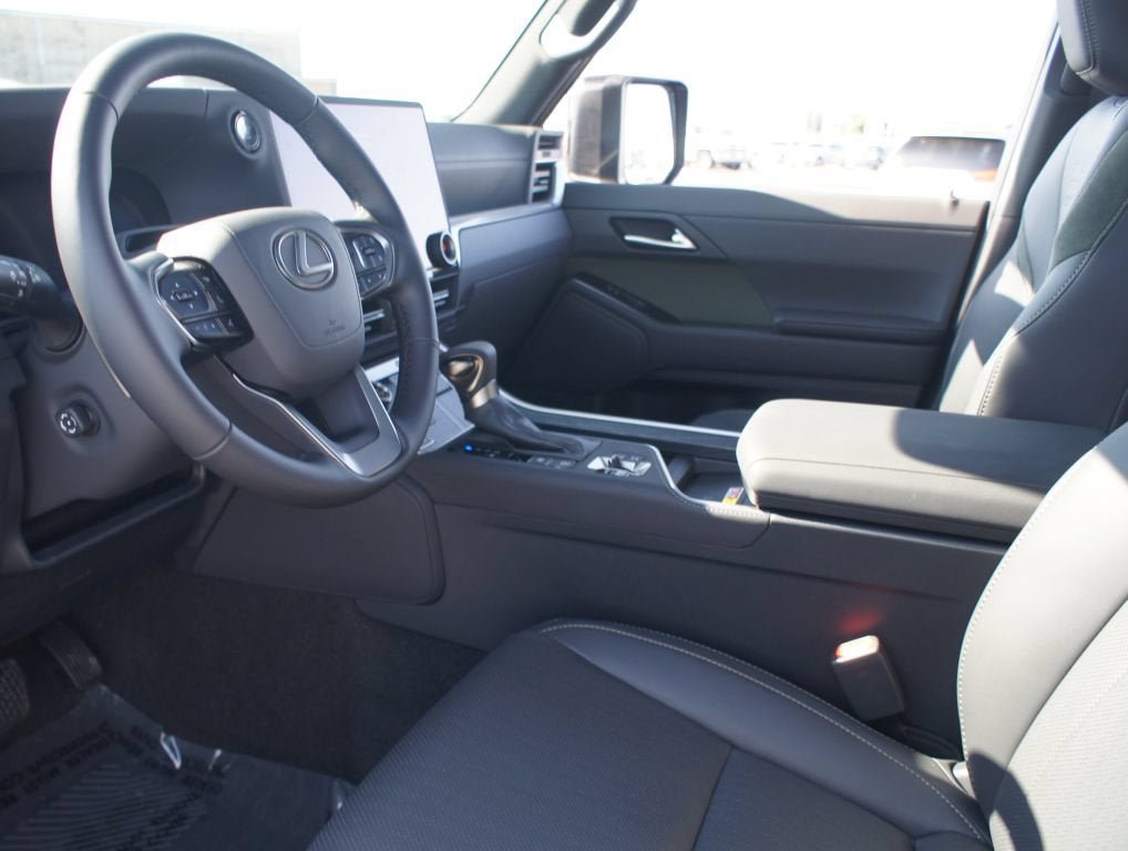 Used 2026 Lexus GX 550 AWD/4WD image 14