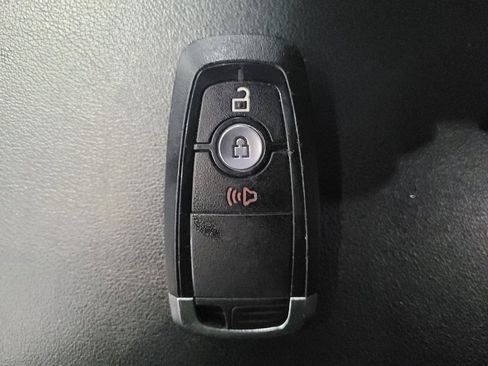 Used 2024 Ford Edge SEL image 32