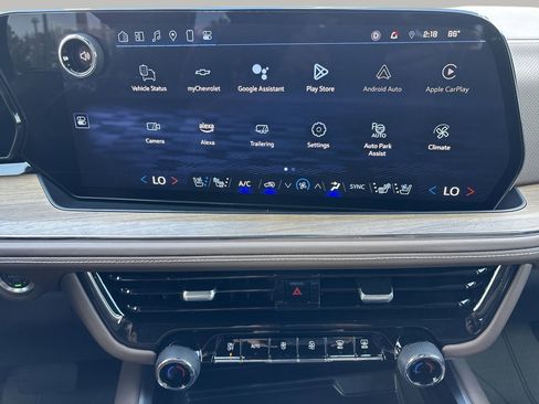 Used 2025 Chevrolet Suburban High Country image 22