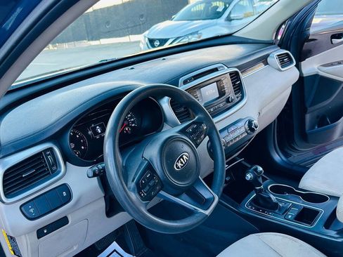 Used 2017 Kia Sorento LX image 13