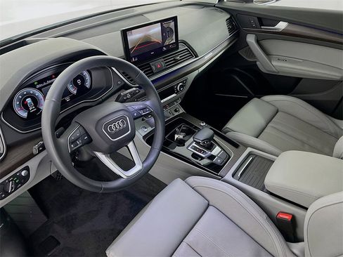 Used 2024 Audi Q5 2.0T Prestige image 9