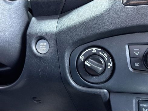 Used 2022 Nissan Frontier SV image 26