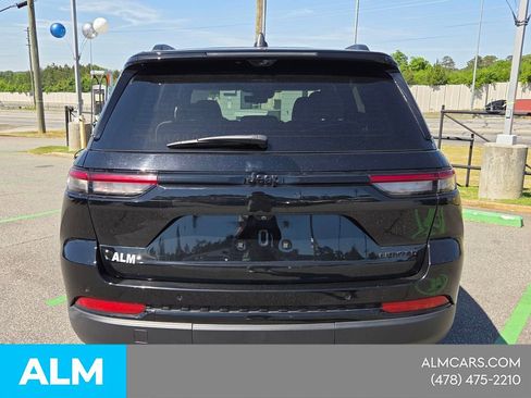 Used 2025 Jeep Grand Cherokee Limited w/ Luxury Tech Group II RWD image 16