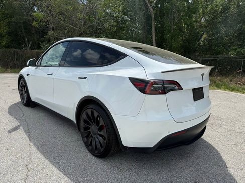 Used 2022 Tesla Model Y Performance image 14