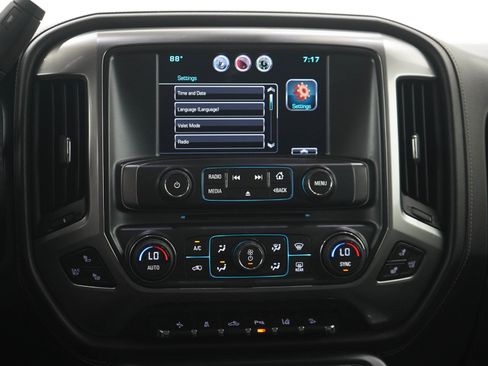 Used 2015 Chevrolet Silverado 1500 LTZ Z71 w/ LTZ Plus Package AWD/4WD image 18