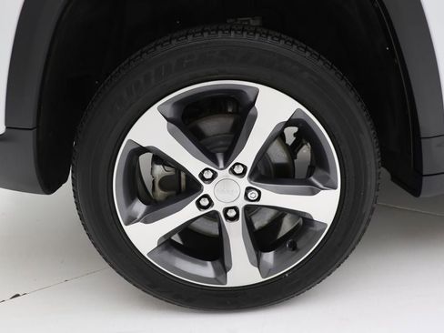 Used 2023 Jeep Grand Cherokee 4WD 4xe image 9
