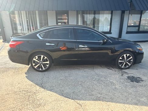 Used 2016 Nissan Altima 2.5 SR w/ LED Appearance Package FWD image 8