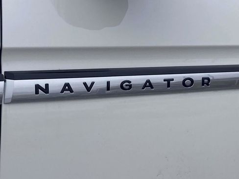 New 2025 Lincoln Navigator Reserve image 13