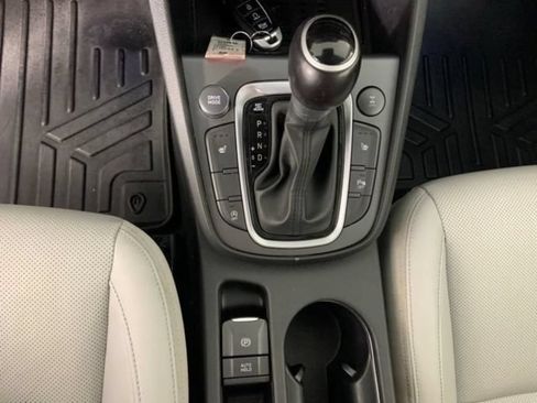 Used 2022 Hyundai Kona Limited AWD/4WD image 25
