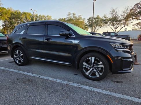 Used 2024 Kia Sorento EX AWD/4WD image 3
