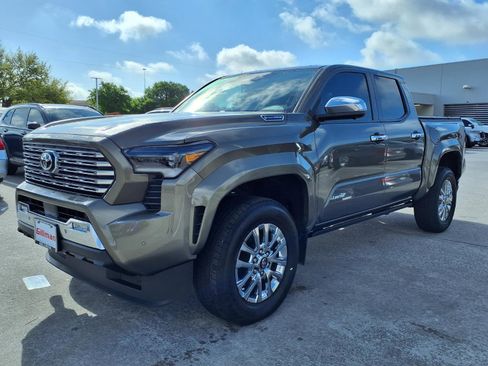 Used 2025 Toyota Tacoma Limited image 21