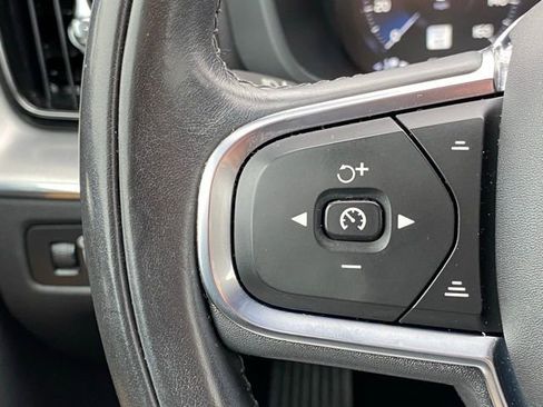 Used 2019 Volvo XC60 T5 Momentum w/ Multimedia Package image 26