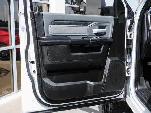 Used 2022 RAM 2500 Big Horn AWD/4WD image 37