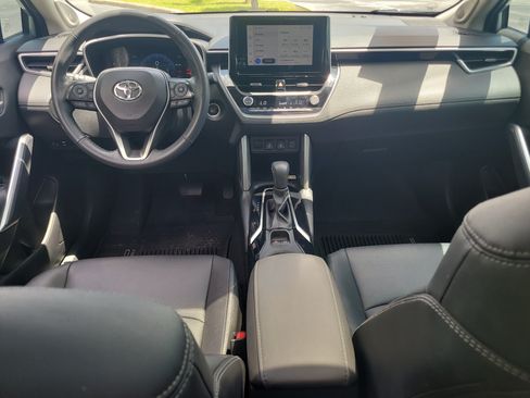 Certified 2023 Toyota Corolla Cross XLE w/ Convenience Package FWD image 16