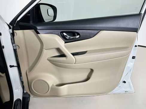 Used 2019 Nissan Rogue SV FWD image 36
