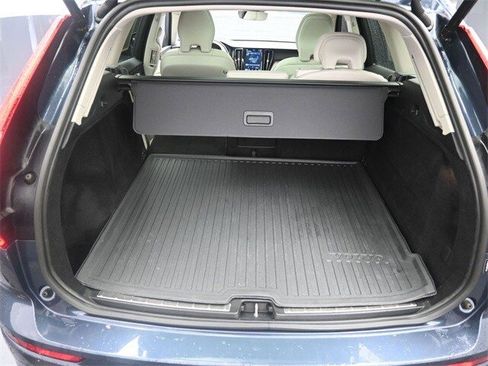 Certified 2022 Volvo XC60 B5 Momentum w/ Climate Package image 26