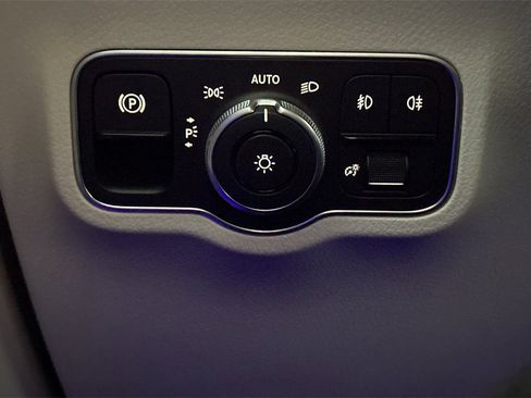 Certified 2025 Mercedes-Benz GLB 250 4MATIC image 34