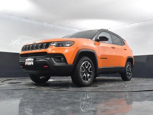 New 2026 Jeep Compass Trailhawk w/ Trailer Tow Group AWD/4WD image 46