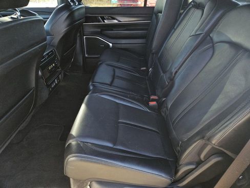 Used 2023 Jeep Wagoneer Series III w/ Preferred Equipment Group image 26