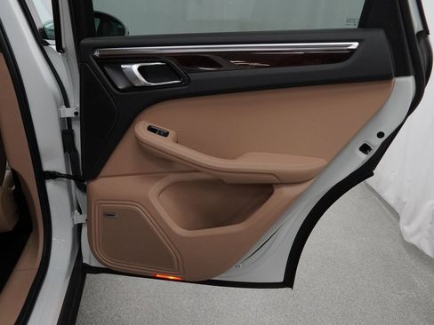 Used 2023 Porsche Macan image 47