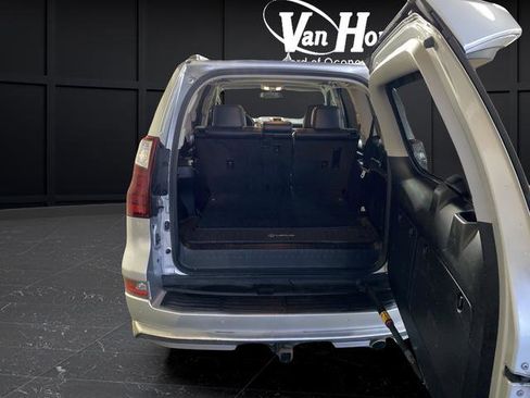 Used 2018 Lexus GX 460 Luxury image 13