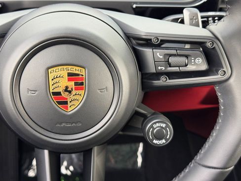 Used 2024 Porsche Cayenne image 23