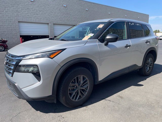 Used 2024 Nissan Rogue S FWD image 4