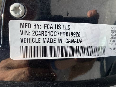 Used 2023 Chrysler Pacifica Limited FWD image 35