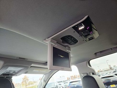 Used 2020 Chevrolet Suburban Premier w/ Premier 6.2L Value Package image 11