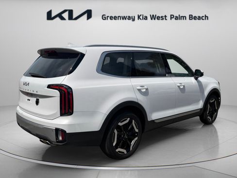 Certified 2024 Kia Telluride EX FWD image 8