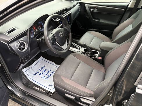 Used 2018 Toyota Corolla LE image 10