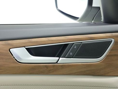 New 2026 Volkswagen Atlas SE FWD image 32