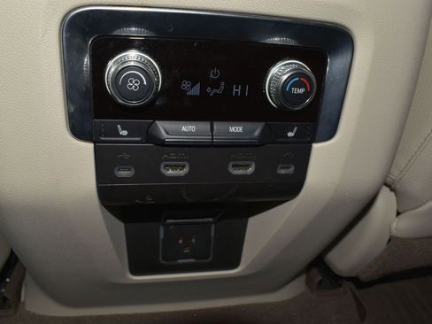 Used 2021 GMC Yukon Denali w/ Denali Premium Package image 19