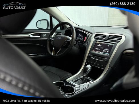 Used 2015 Ford Fusion SE w/ Equipment Group 202A FWD image 10
