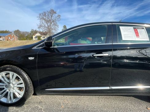 Used 2018 Cadillac XTS Luxury image 3