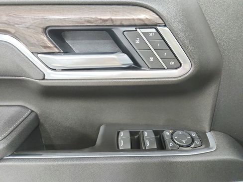 Used 2025 Chevrolet Silverado 1500 LTZ AWD/4WD image 36