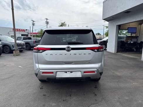 Used 2025 Nissan Pathfinder SL AWD/4WD image 3