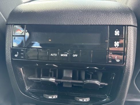 Used 2021 Jeep Grand Cherokee L Limited image 29