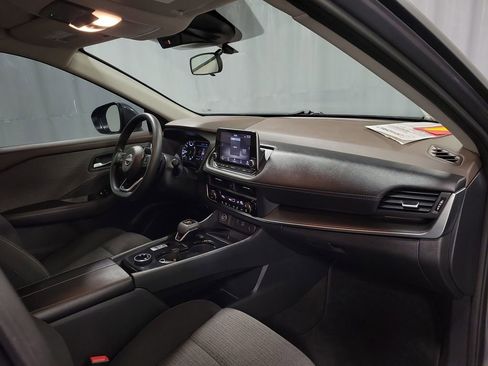 Used 2023 Nissan Rogue SV image 27