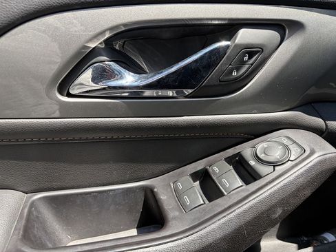 Used 2019 Chevrolet Traverse LT FWD image 8