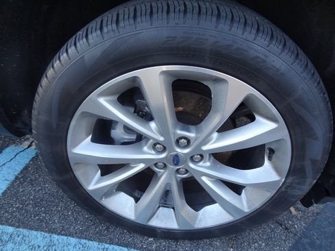 Certified 2022 Ford Explorer Platinum w/ Equipment Group 601A image 16