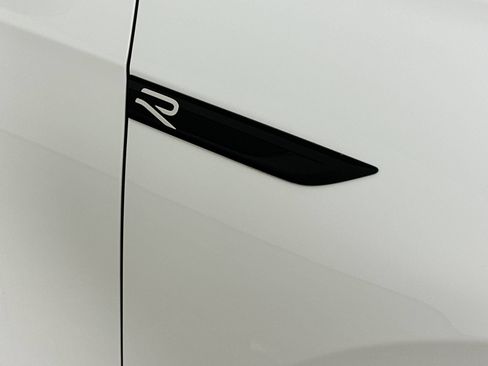 Used 2024 Volkswagen Golf R AWD/4WD image 9