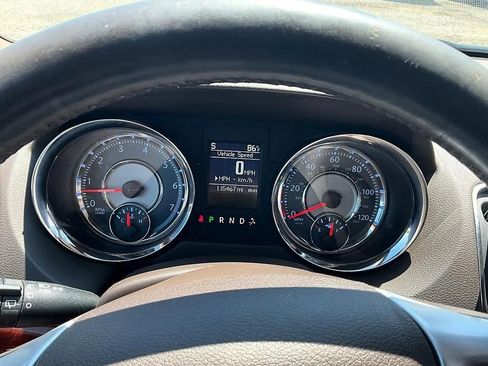 Used 2014 Chrysler Town & Country Touring-L w/ Driver Convenience Group FWD image 18