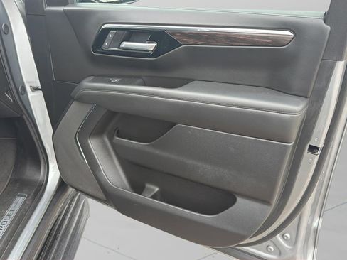 Used 2025 Chevrolet Tahoe LT RWD image 10