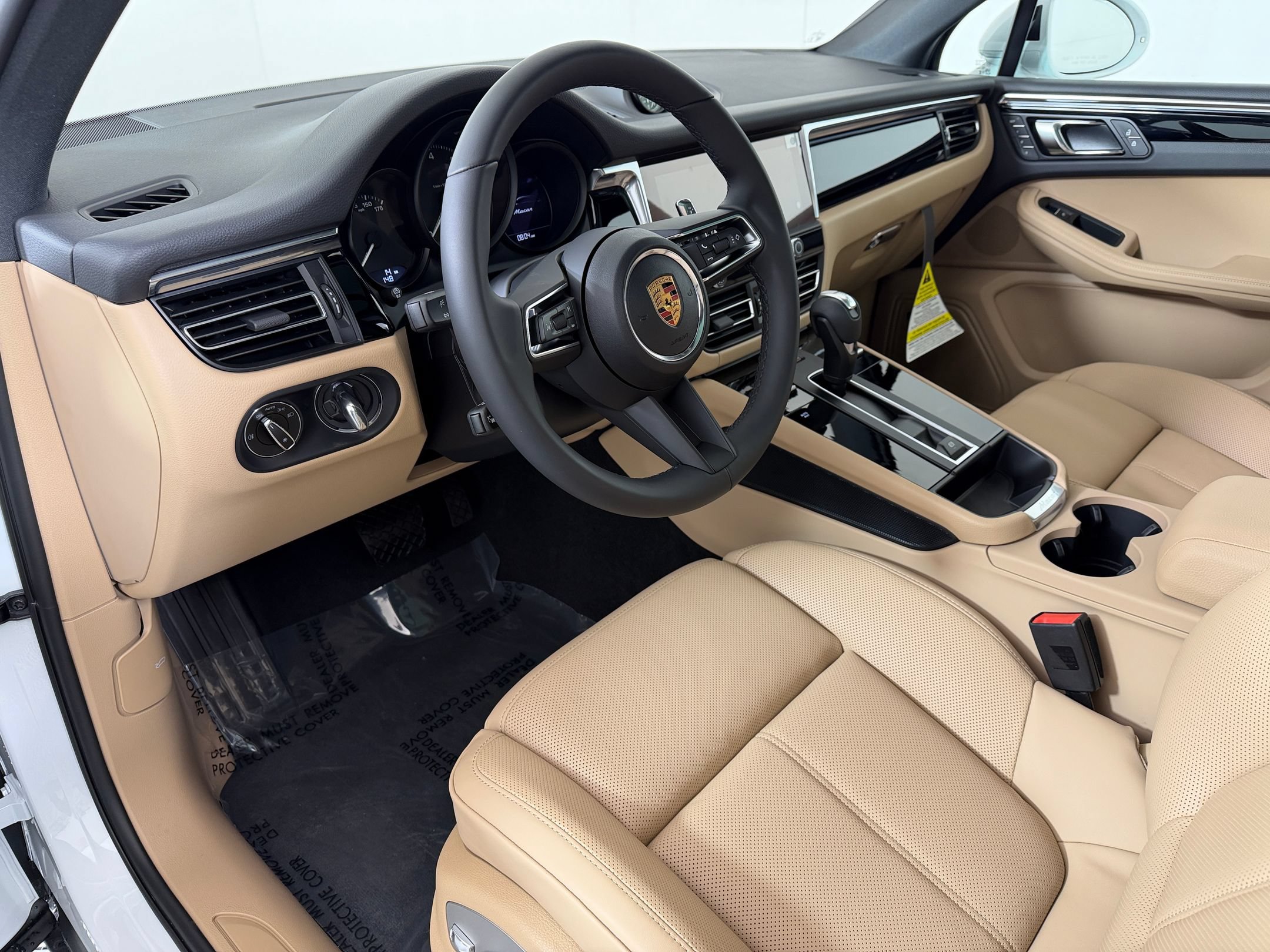 Used 2026 Porsche Macan AWD/4WD image 4