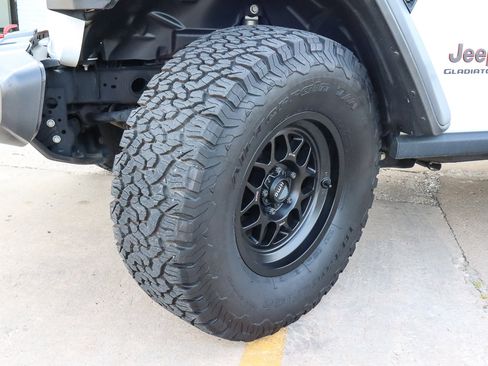 Used 2020 Jeep Gladiator Rubicon image 19